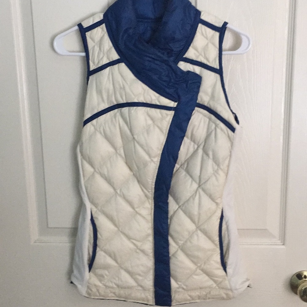 Lululemon What the Fluff reversible vest. Size 4
